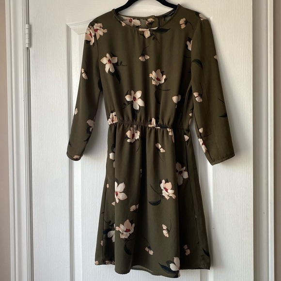 Dynamite Floral Dress - Picture 1 of 4
